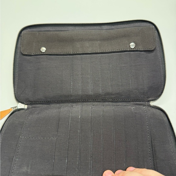 Hermes Long Wallet *FLAWED* - Picture 9 of 11